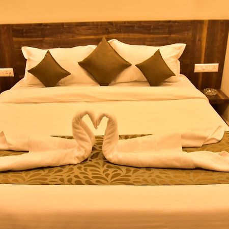 Le Oak Inn Mysore Extérieur photo