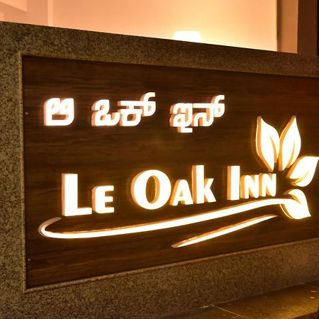 Le Oak Inn Mysore Extérieur photo