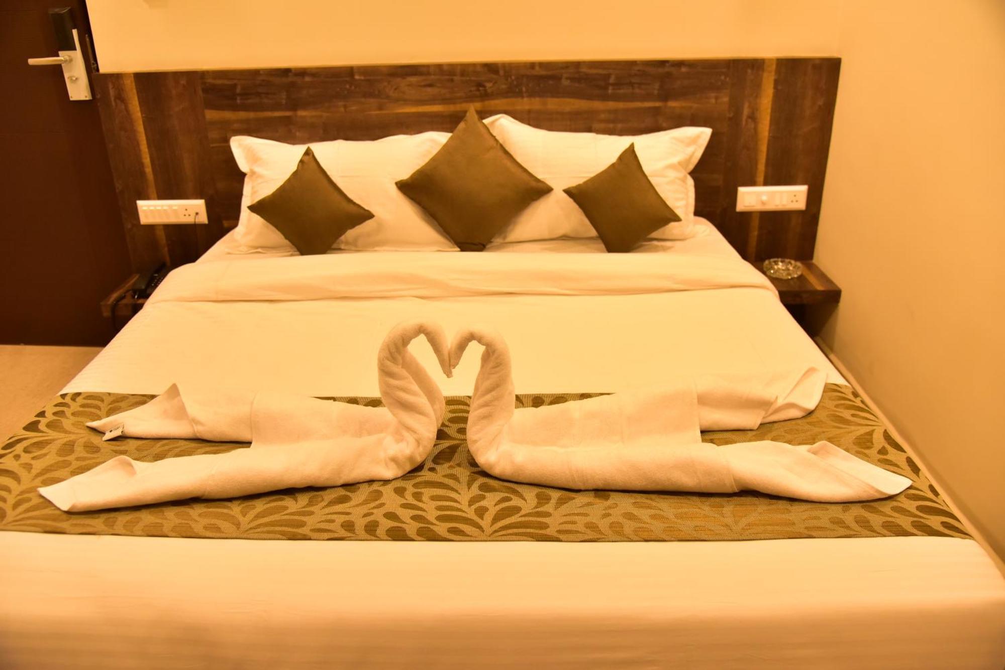 Le Oak Inn Mysore Extérieur photo