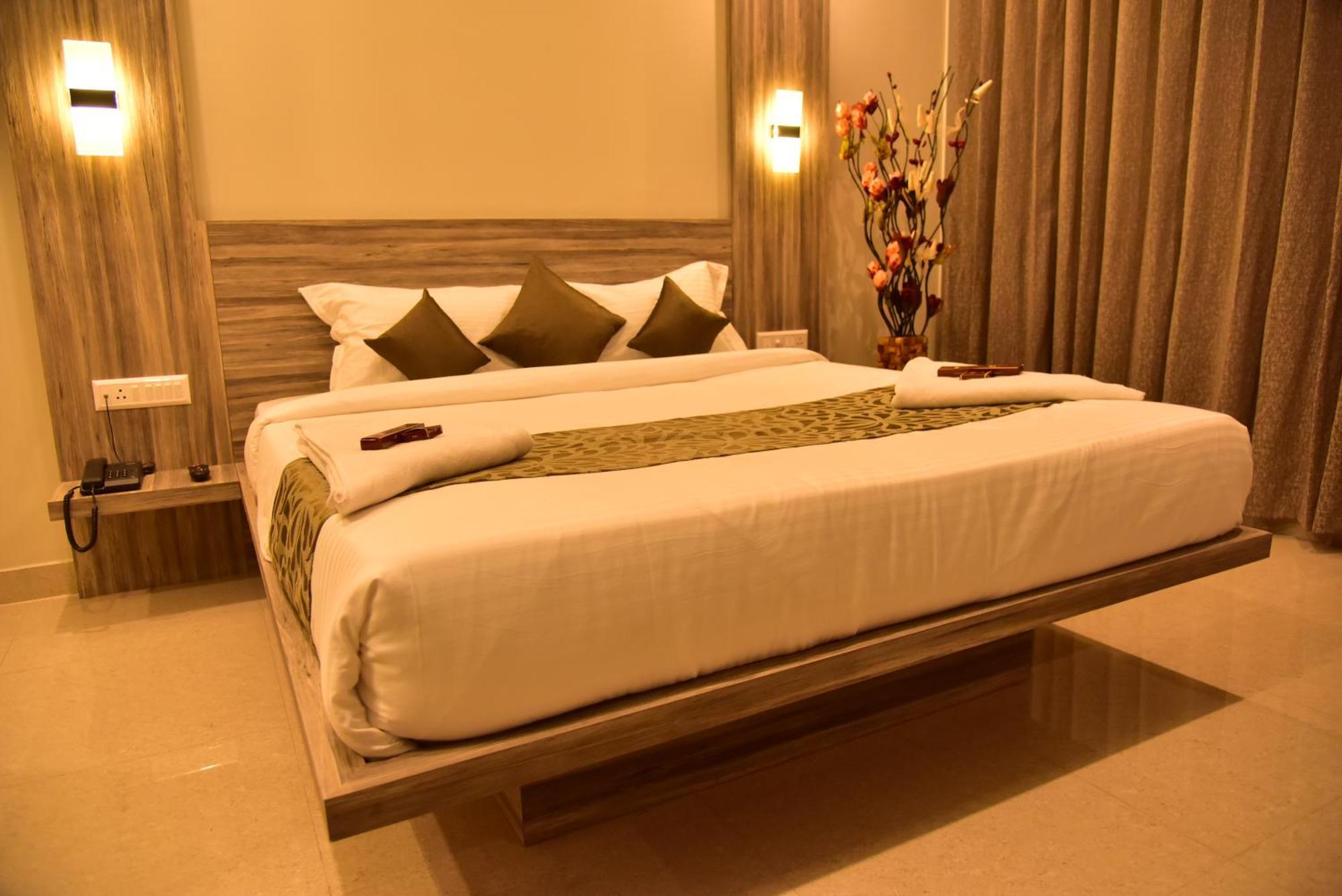 Le Oak Inn Mysore Extérieur photo