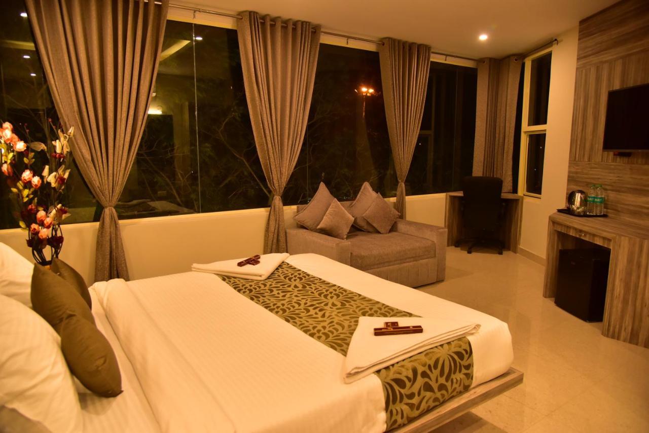 Le Oak Inn Mysore Extérieur photo
