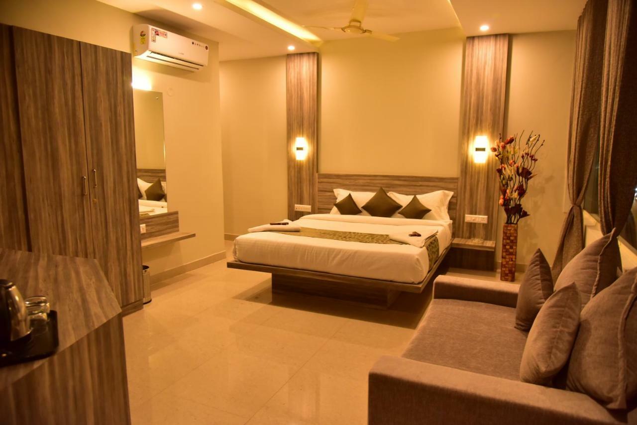 Le Oak Inn Mysore Extérieur photo