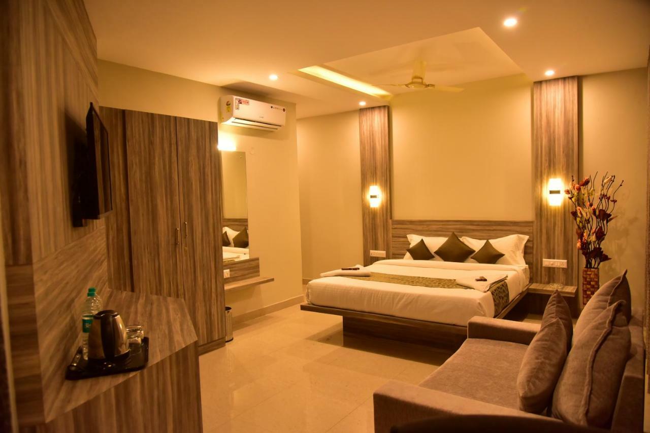 Le Oak Inn Mysore Extérieur photo